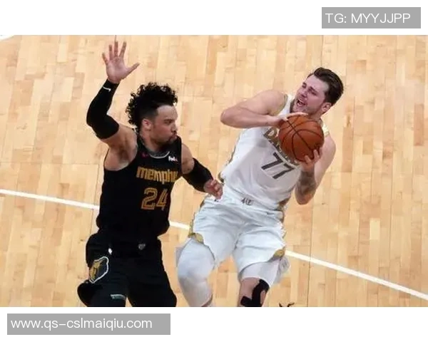 东契奇后撤步三分绝杀庆祝时刻与老队友小乔丹击掌共庆辉煌 东契奇后撤步三分绝杀庆祝时刻与老队友小乔丹击掌共庆辉煌