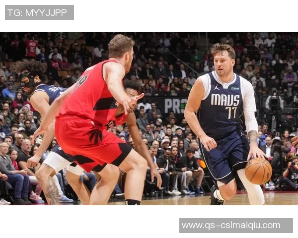 东契奇后撤步三分绝杀庆祝时刻与老队友小乔丹击掌共庆辉煌