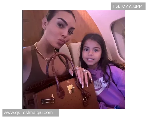 C罗为二女儿庆生送祝福偷穿乔治娜高跟鞋的趣味瞬间