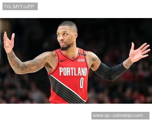 开拓者官方发布庆祝海报利拉德与杨瀚森携手替补席欢庆胜利